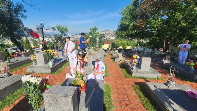 Uống nước nhớ nguồn - Dâng hương, dâng hoa và tưởng niệm các anh hùng liệt sĩ